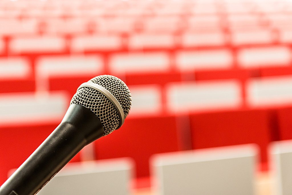 Picture of a microphone from Pixabay