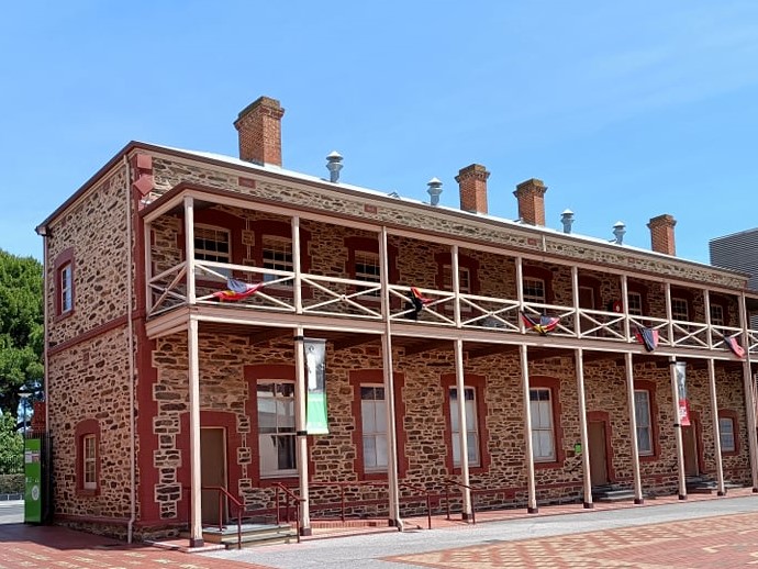 ront of lying-in department facing courtyard Dawn Jennifer cropped
